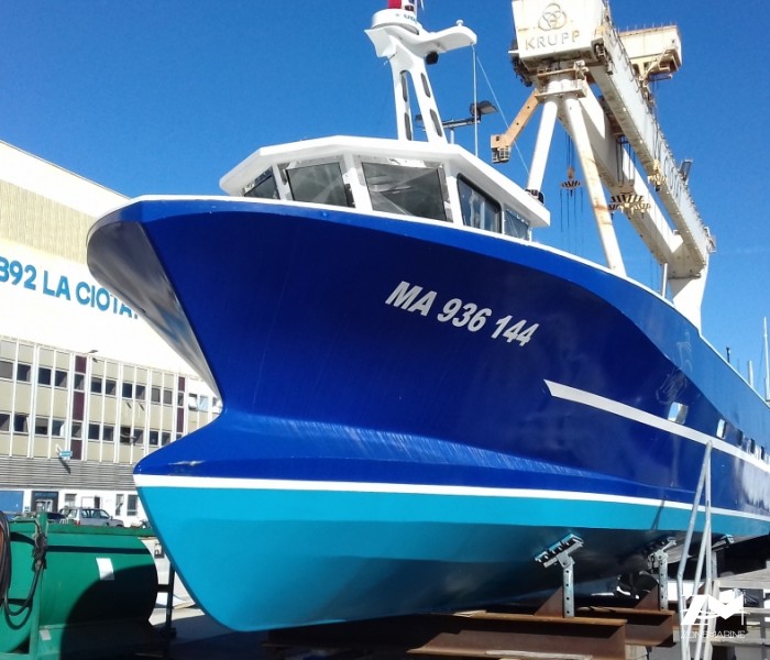 Bateau de pêche neuf avec PME