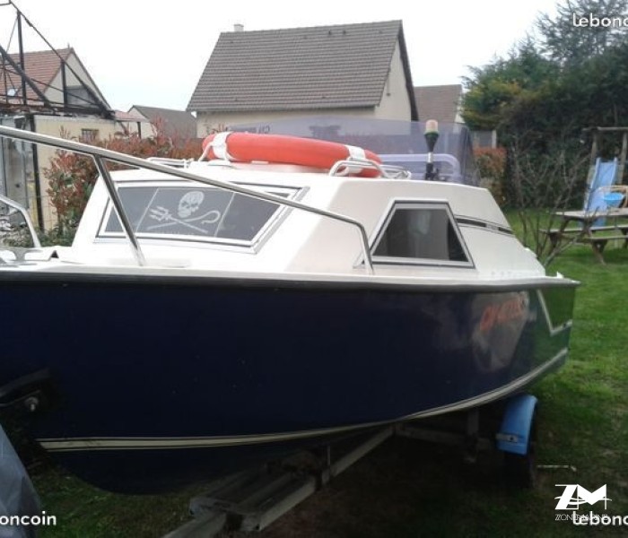 Bateau +moteur + remorque
