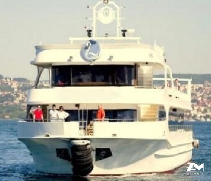 Bateau restaurant de 33 mètres équipé avec terrasse aménagée