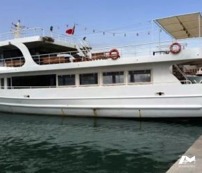 Bateau restaurant passagers de 24 m année 2017 tout équipé pour des repas croisières de 150 couverts