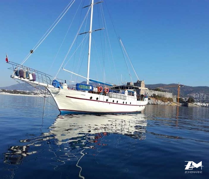  Ketch de 23 m avec 6 cabines doubles pour 12 invités, totalement rénové en 2013 