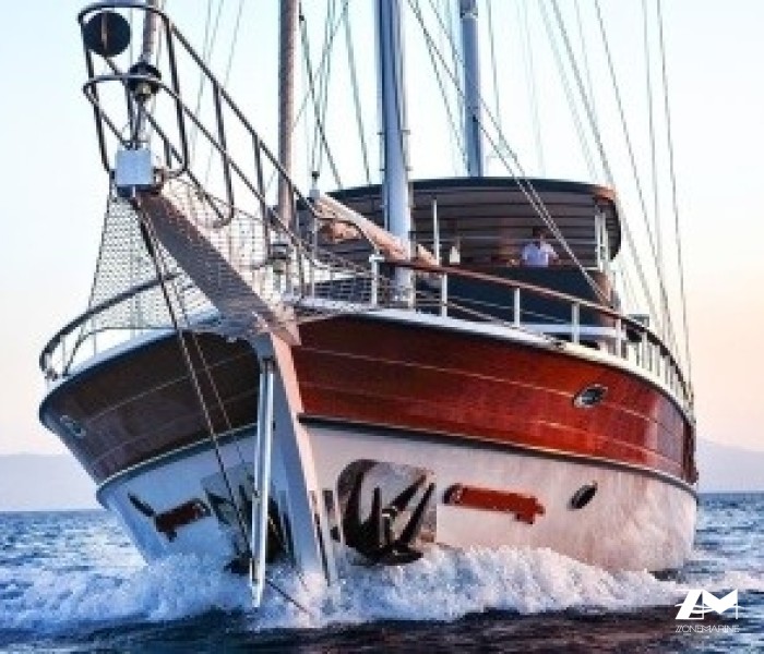 Superbe Méga ketch de 36 m avec Flybridge et Lounge 8 cabines pour 16 invités rénové en 2018