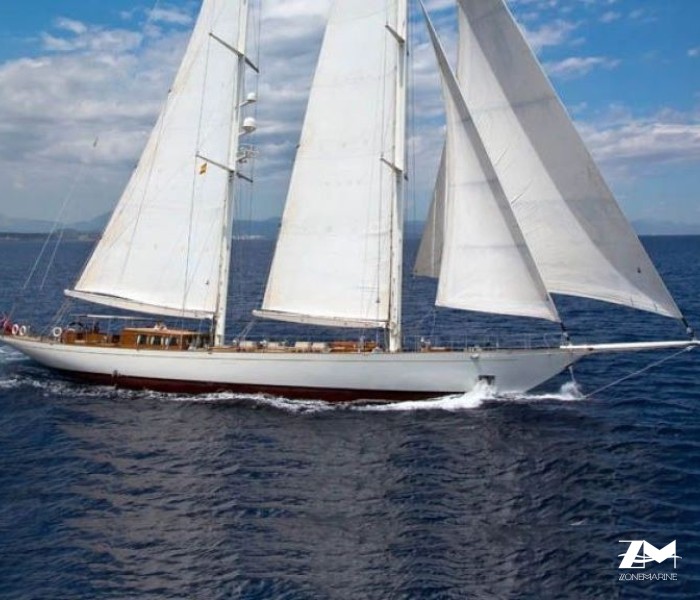 Grand Voilier traditionnel classique 2 mats de 48 m full voiles tout équipé aménagé pour 8 invités plus équipage