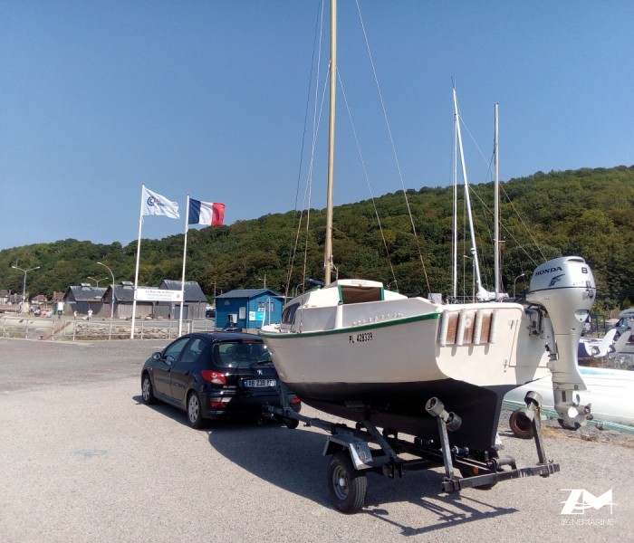 Bateau pêche promenade voile et moteur 