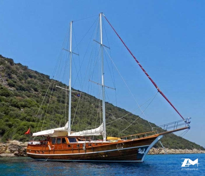 Superbe goélette type ketch de 28 m catégorie luxe avec 6 cabines pour 12 invités totalement rénovéeen 2016