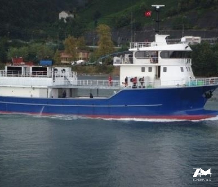Navire de transport de poissons vivants alevins juvéniles pour fermes d'élevages construction neuve coque acier 