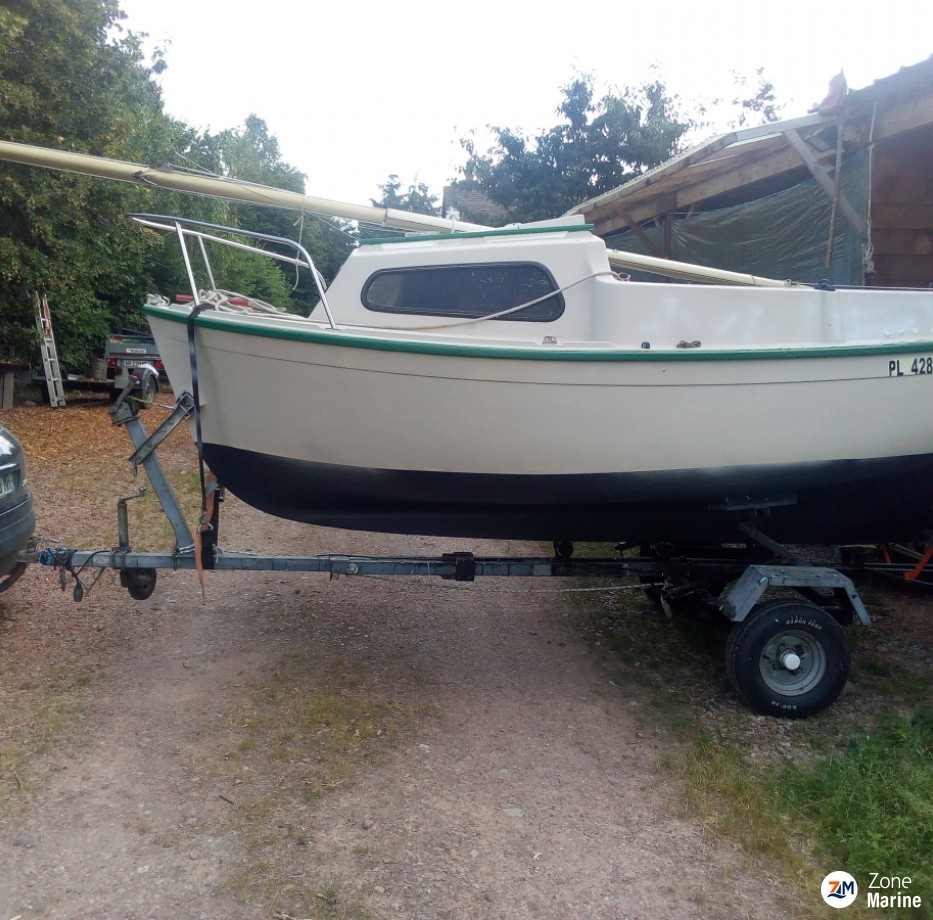 Bateau pêche promenade voile et moteur 