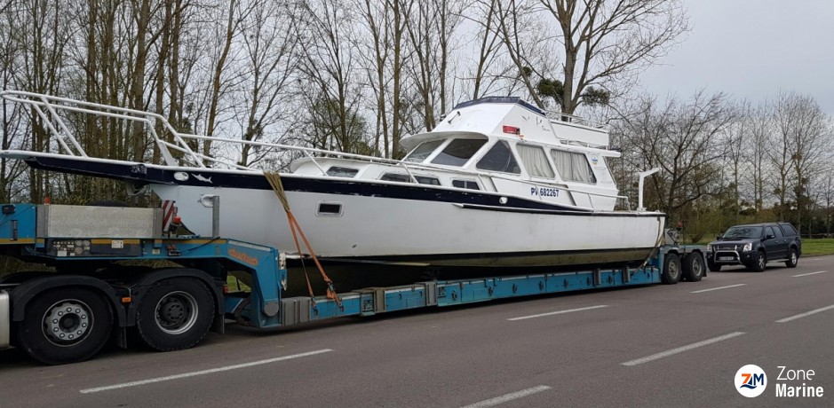 Vedette Striker boat Maritime et Fluviale à débattre